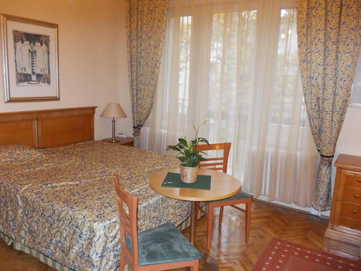 Flatneartocastlehill Apartment Budapest