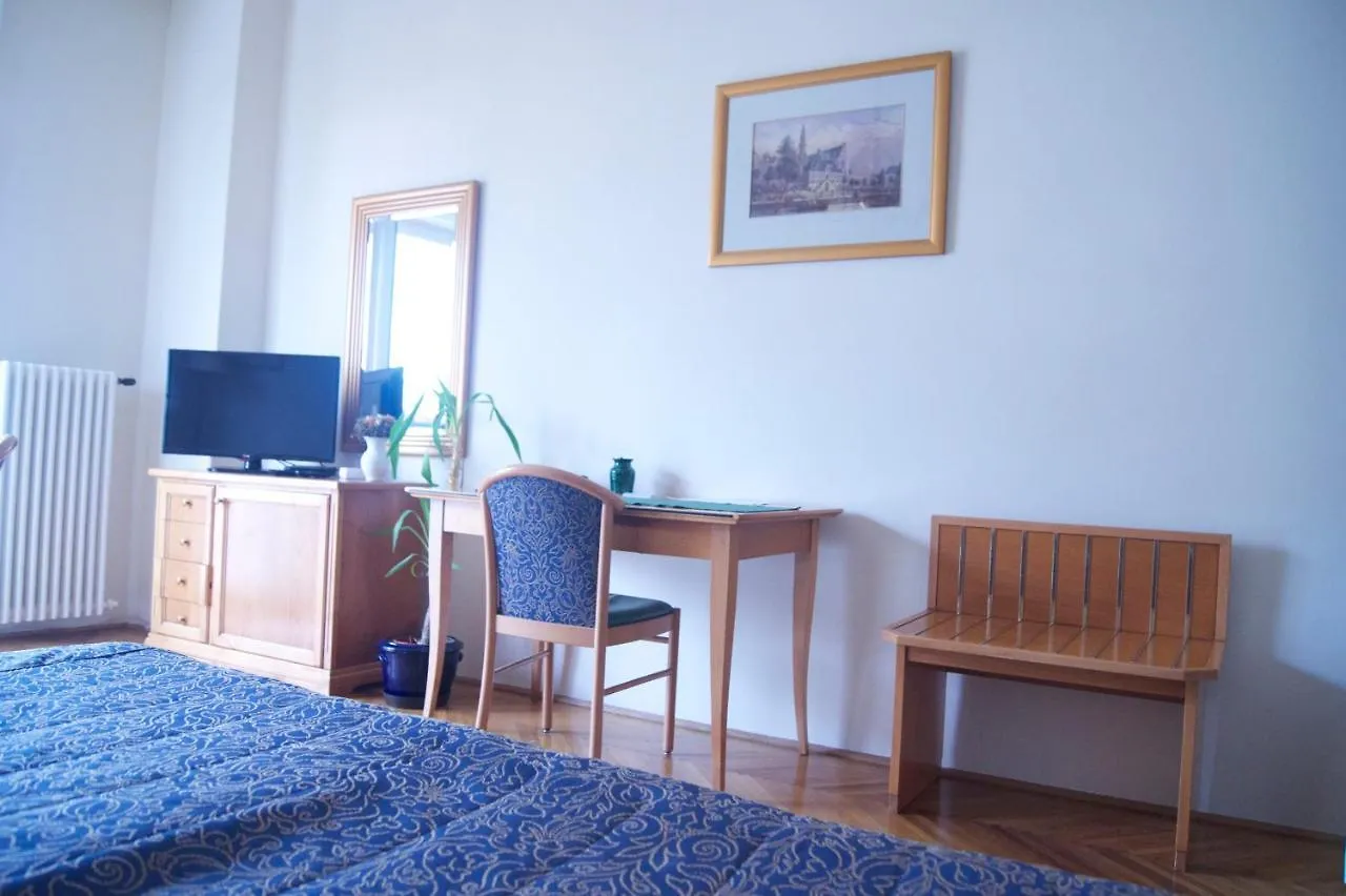 Flatneartocastlehill Apartment Budapest Hungary