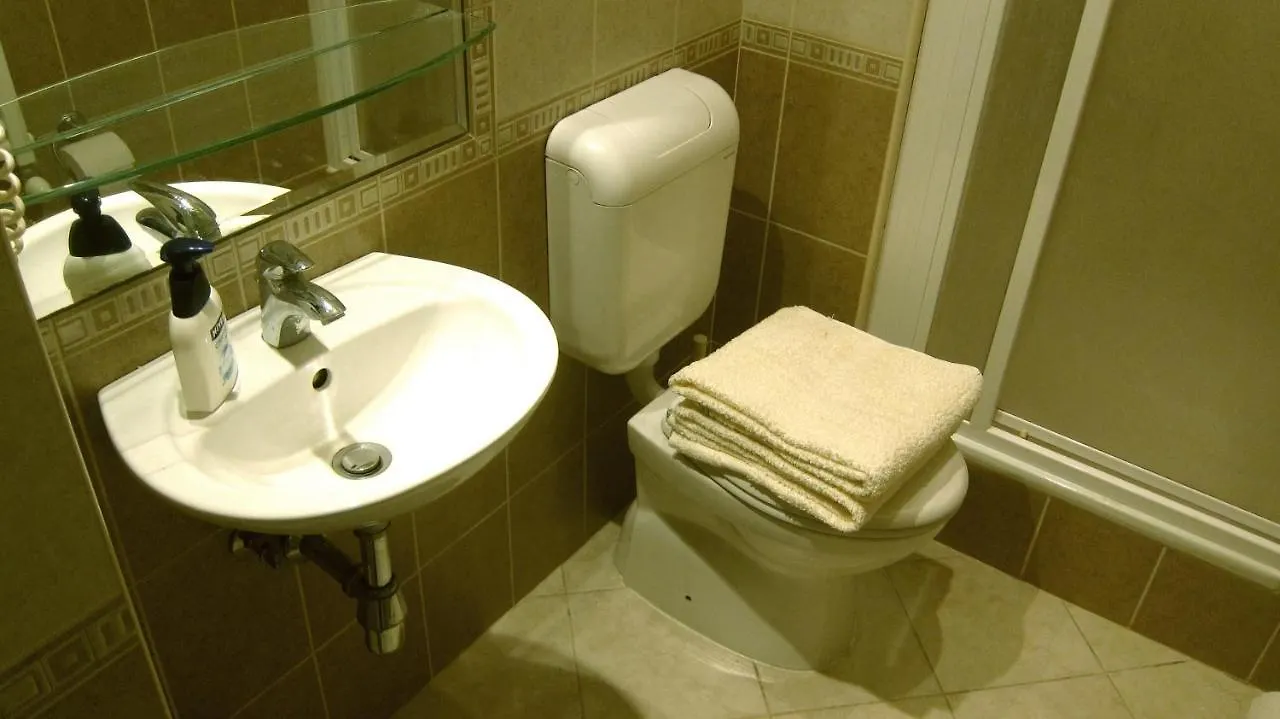 Flatneartocastlehill Apartment Budapest